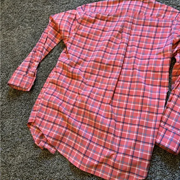 Vineyard vines long sleeve. Medium - Picture 3 of 3